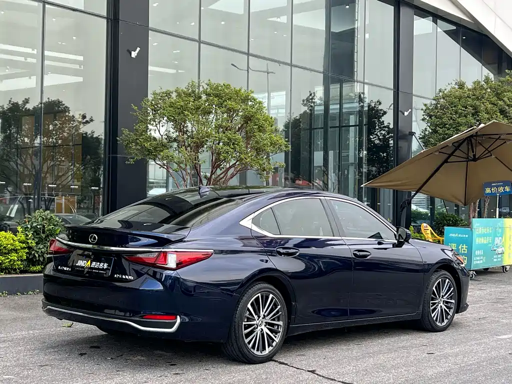 Lexus ES 2022 — фото 9