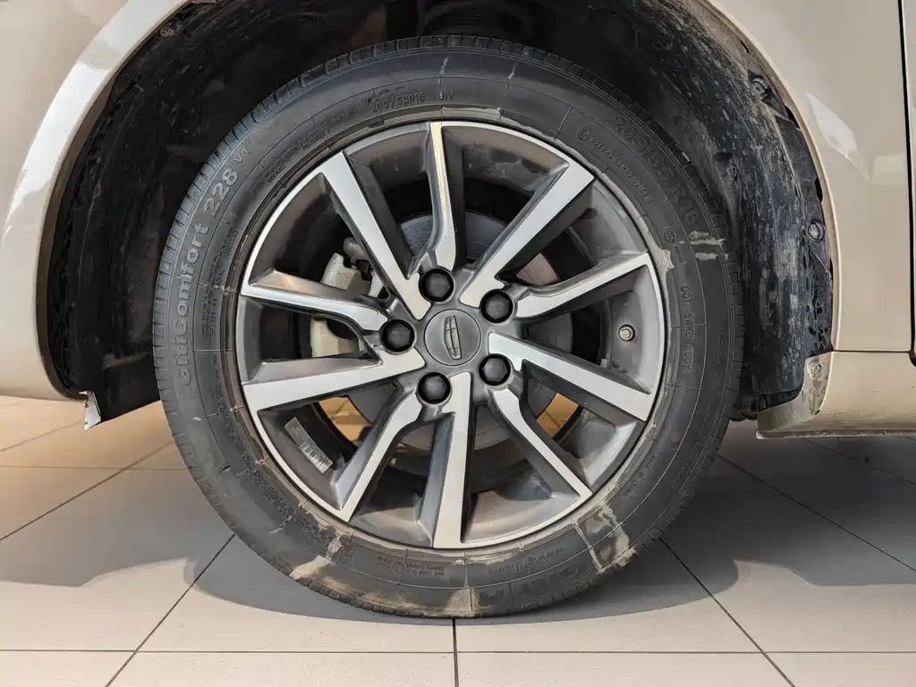 Geely Emgrand 2021