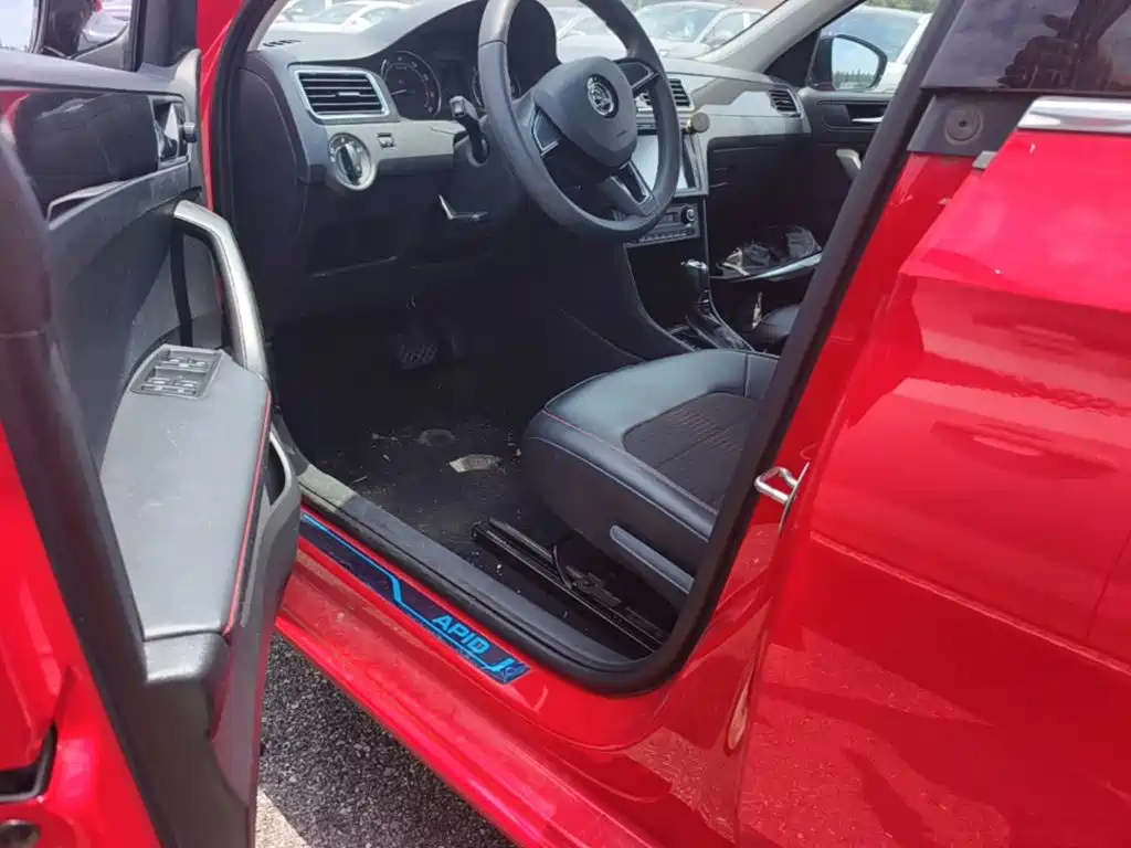 Skoda Rapid Spaceback 2017 — фото 13