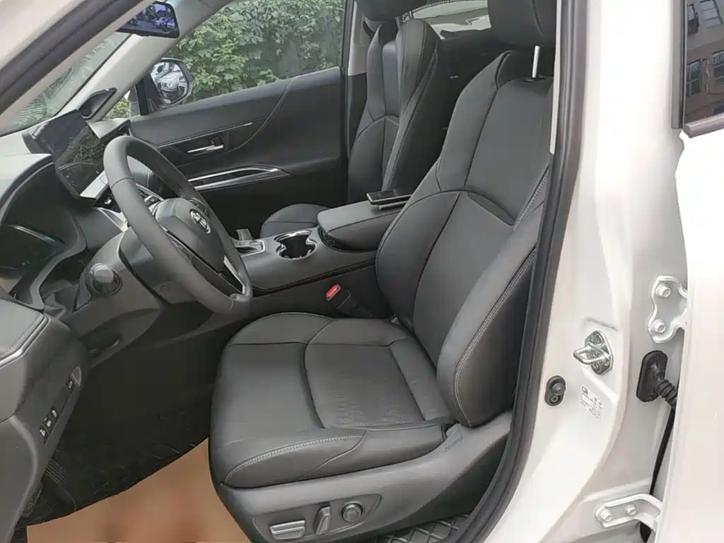 Toyota Venza 2023 — фото 15