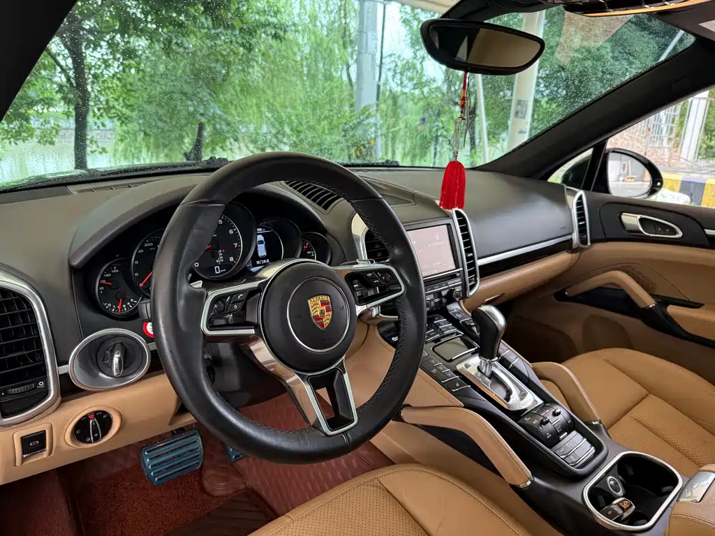 Porsche Cayenne 2017 — фото 15
