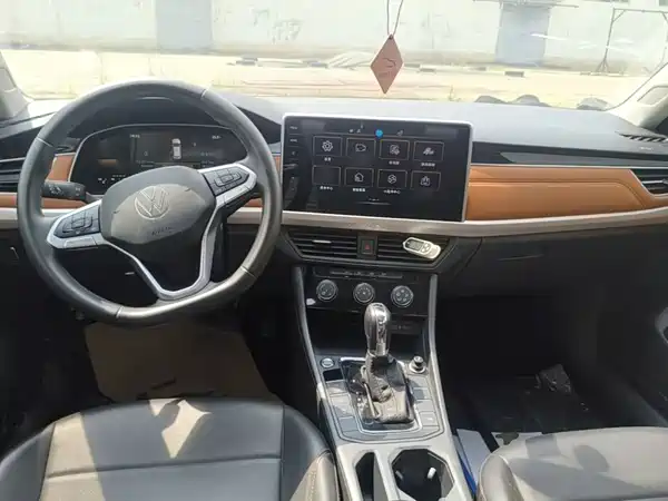 Volkswagen Bora 2023