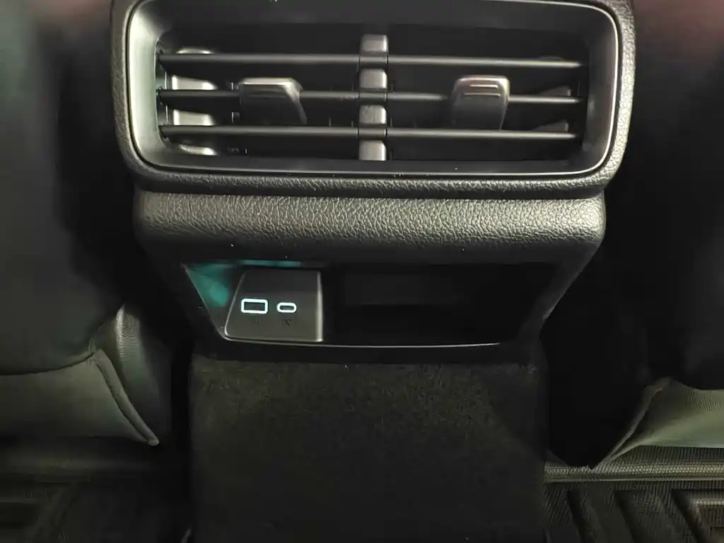 BYD Seal 05 DM-i 2025 — фото 15