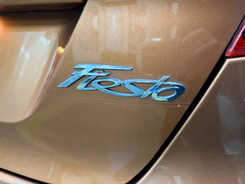 Ford Fiesta 2013 — фото 32