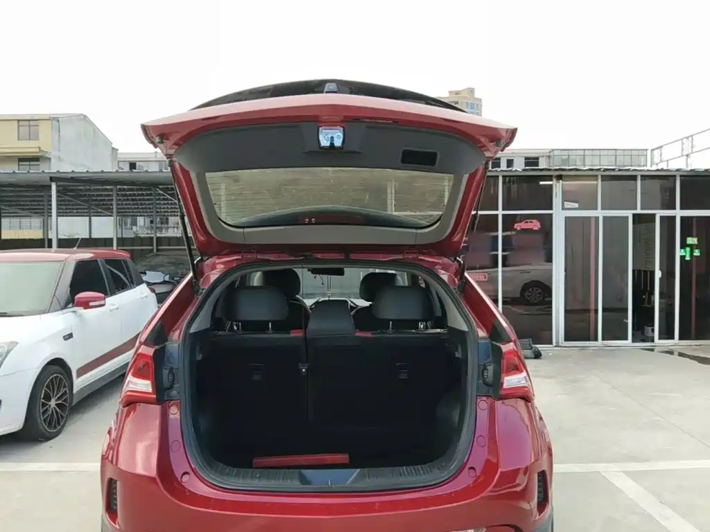 Luxgen U5 SUV 2018 — фото 19