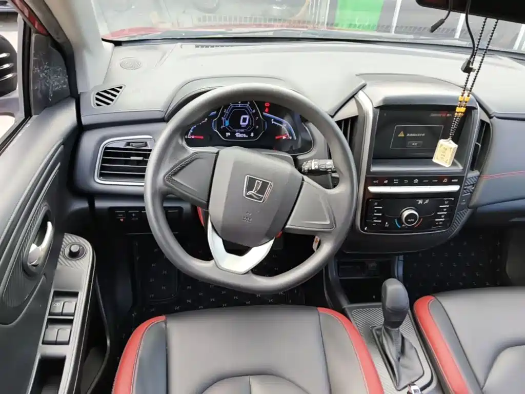 Luxgen U5 SUV 2018 — фото 11
