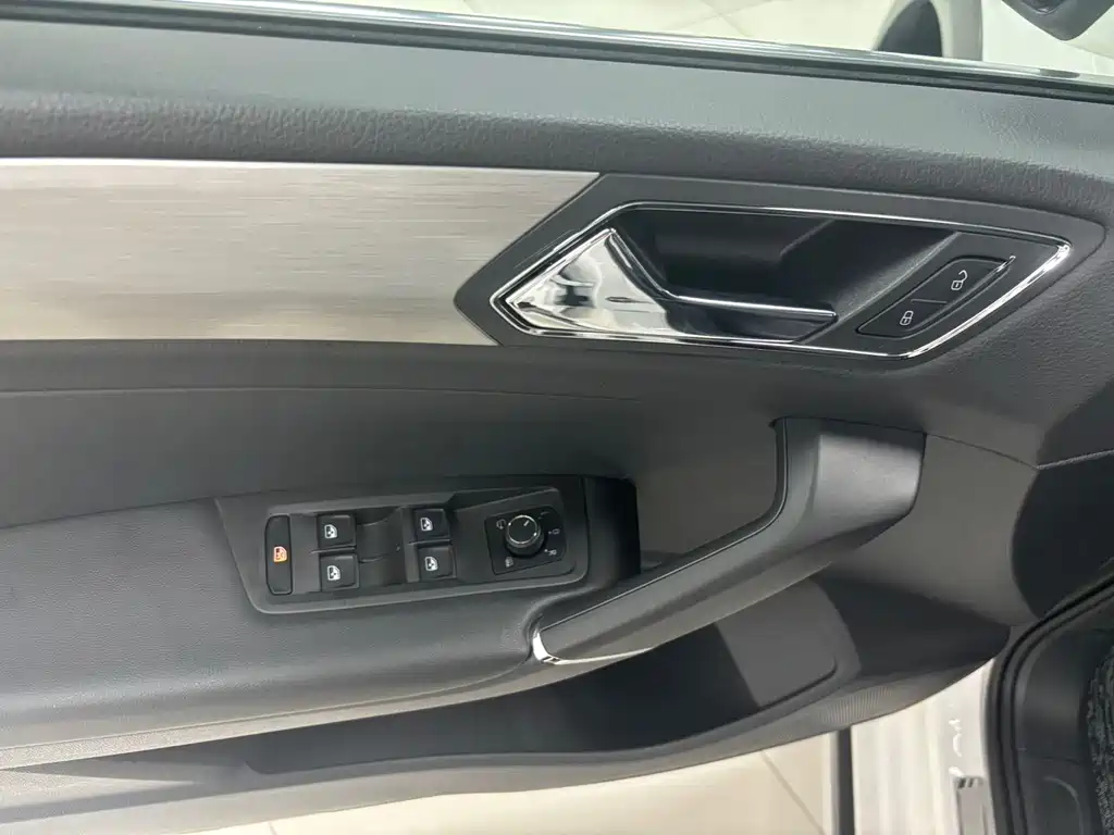Volkswagen Touran 2023 — фото 16
