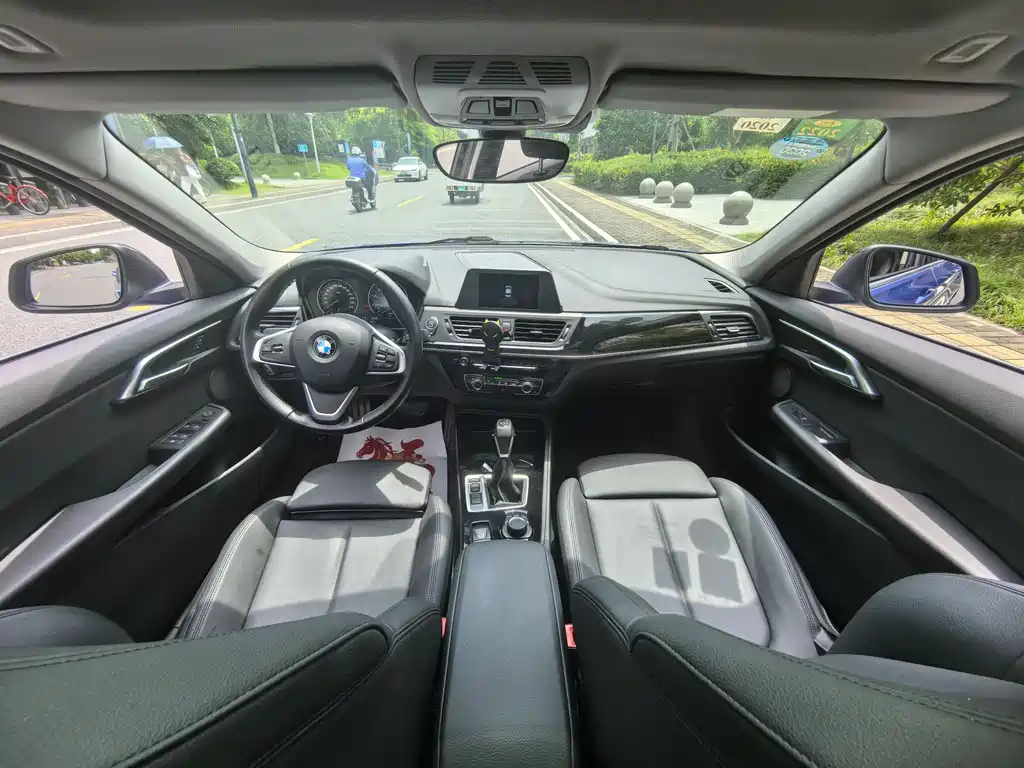 BMW 1 Series 2018 — фото 15