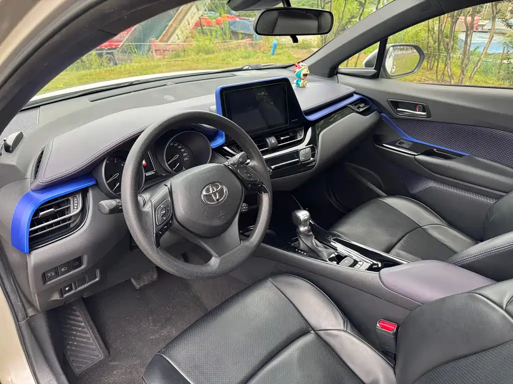 Toyota C-HR 2019 — фото 16