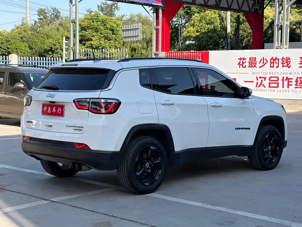 Jeep Compass 2017 — фото 18
