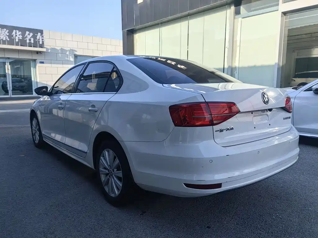 Volkswagen Sagitar 2016