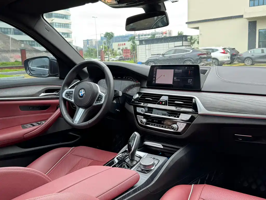 BMW 5 Series 2020 — фото 11