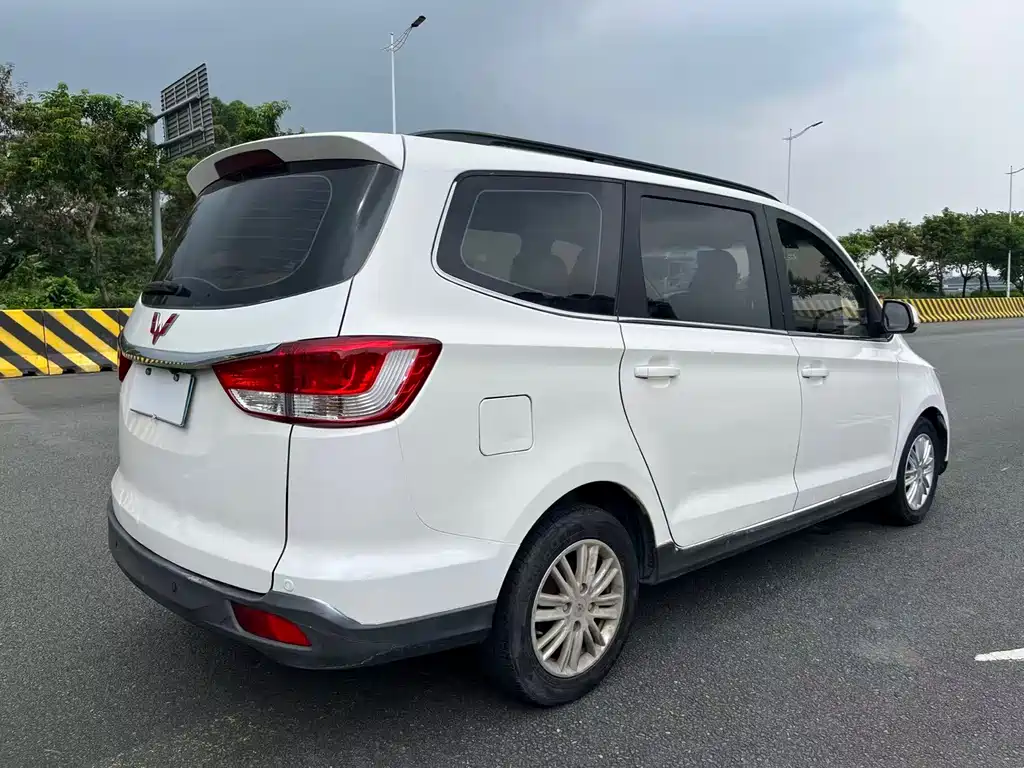 Wuling Hongguang 2016 — фото 9