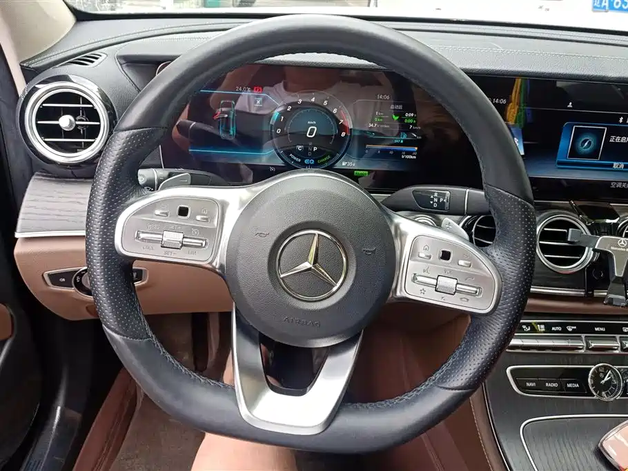 Mercedes-Benz E-Class 2020 — фото 15