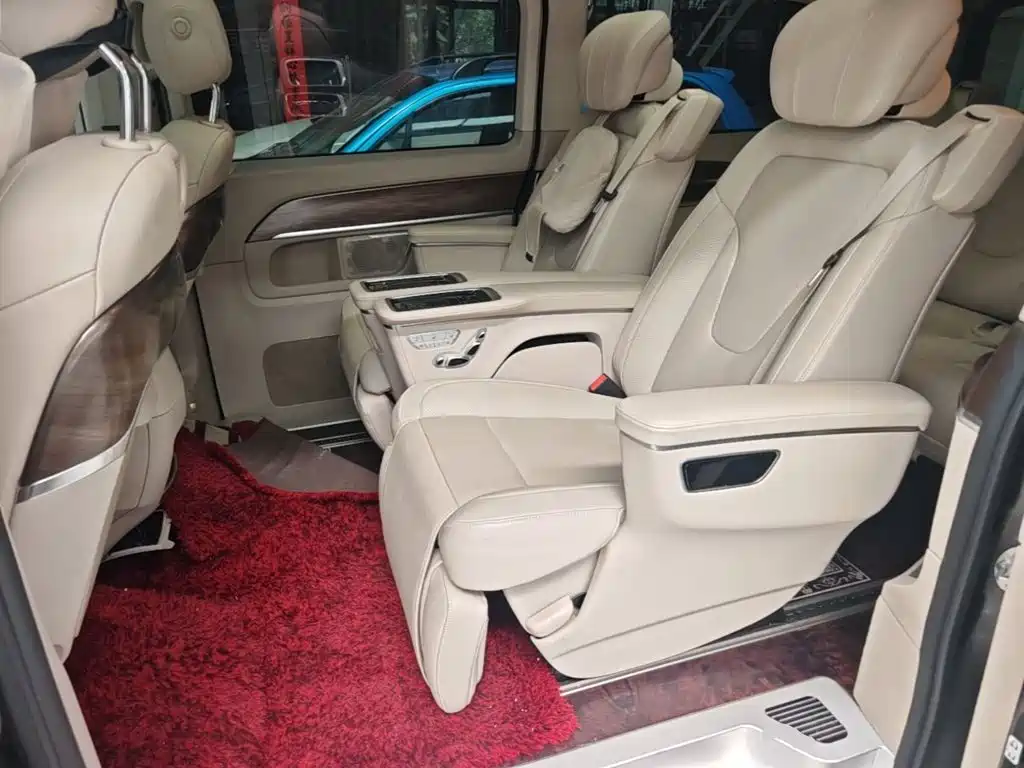 Mercedes-Benz V-Class 2022 — фото 17
