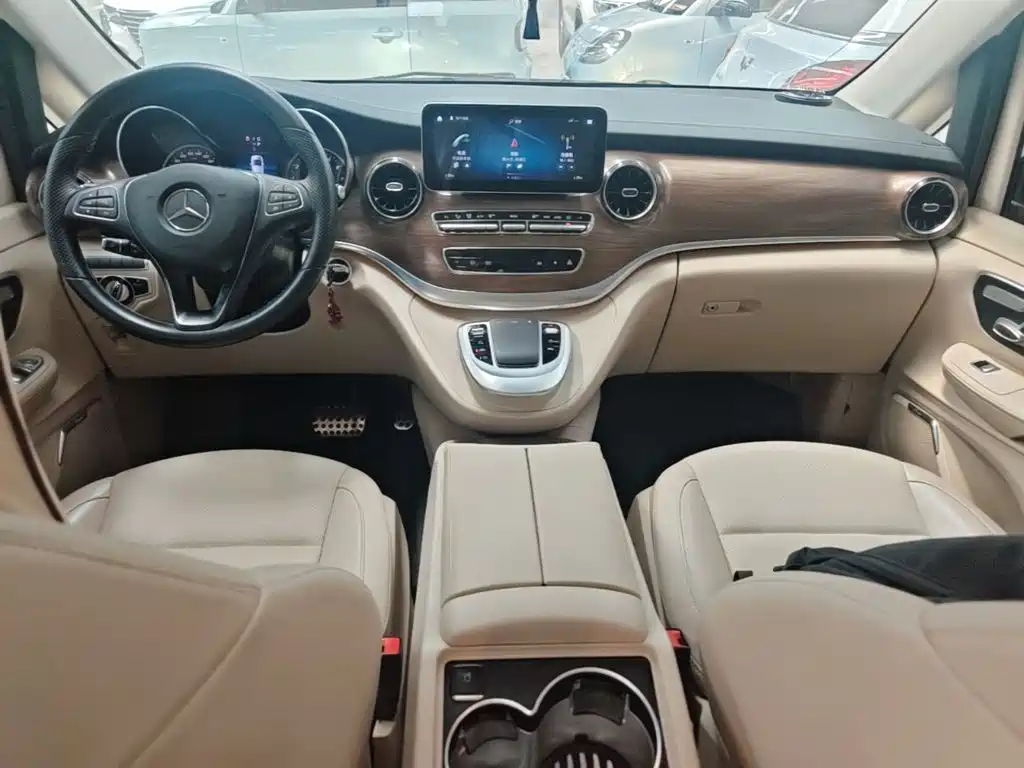 Mercedes-Benz V-Class 2022 — фото 10