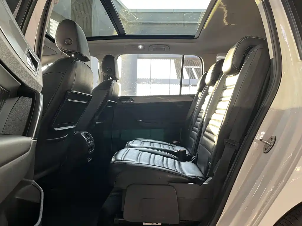 Volkswagen Touran 2018 — фото 15
