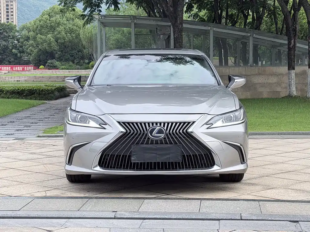 Lexus ES 2019 — фото 2