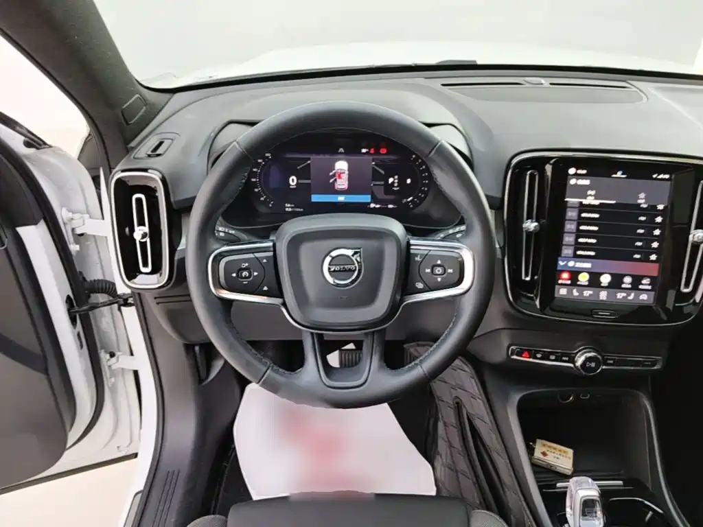 Volvo XC40 2024 — фото 11