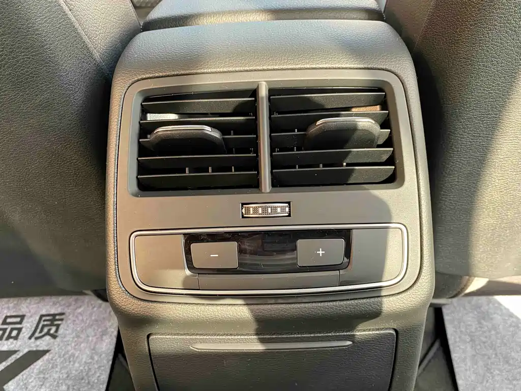 Audi A4 2018 — фото 13