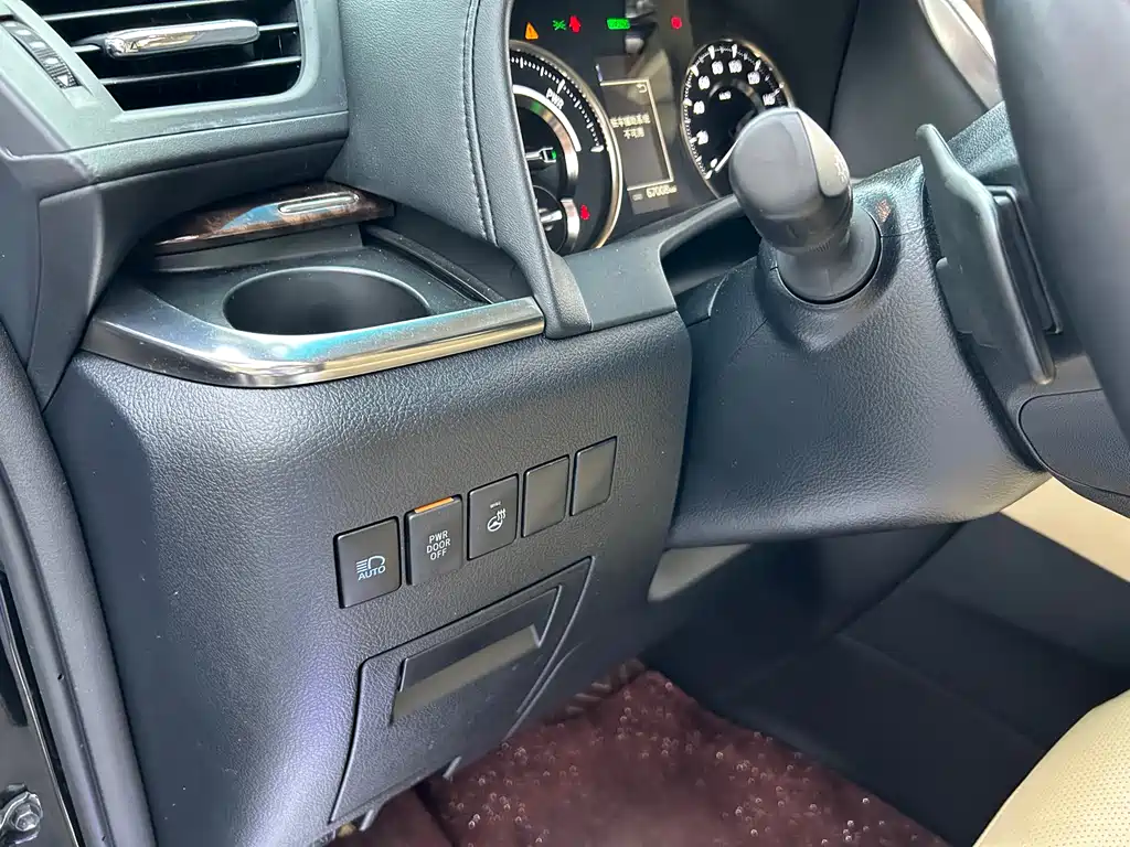Toyota Alphard 2023 — фото 23