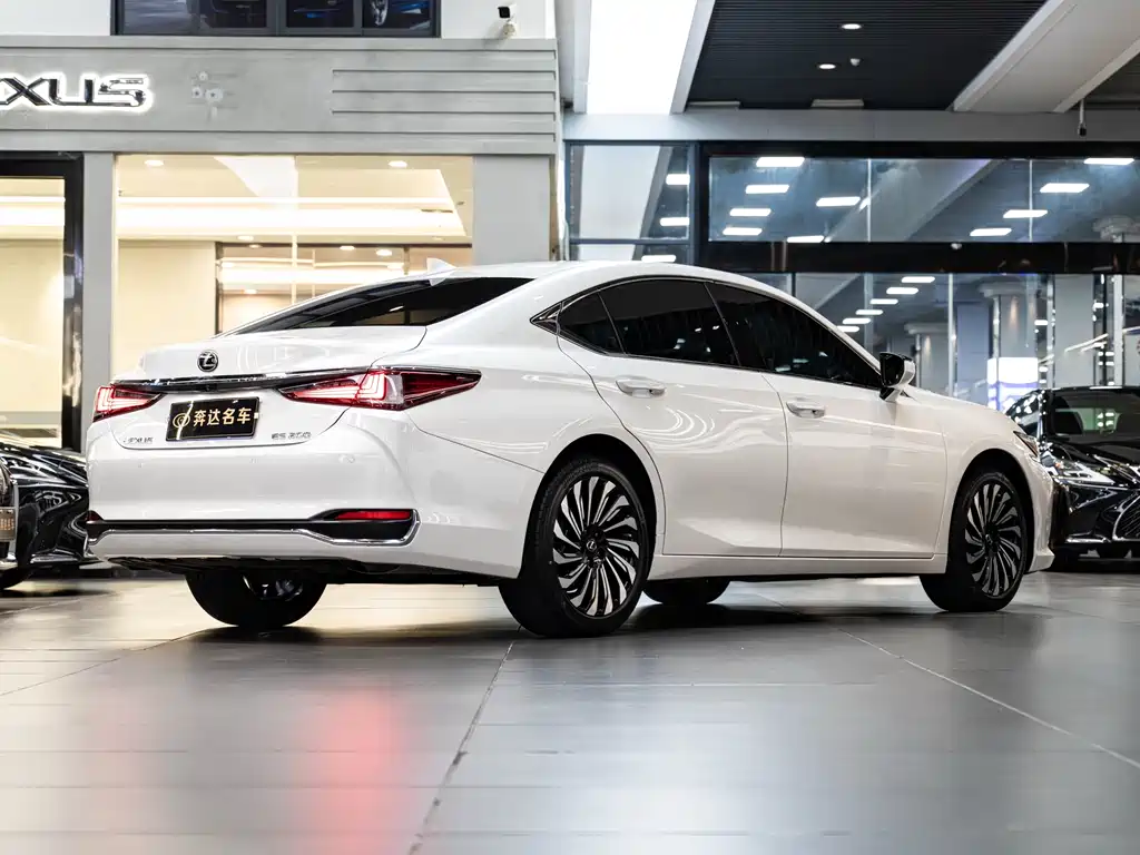 Lexus ES 2024