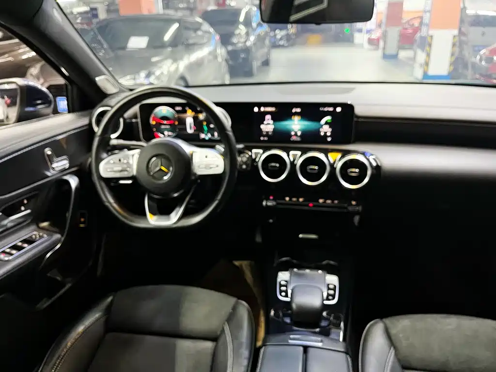 Mercedes-Benz A-Class 2019 — фото 15
