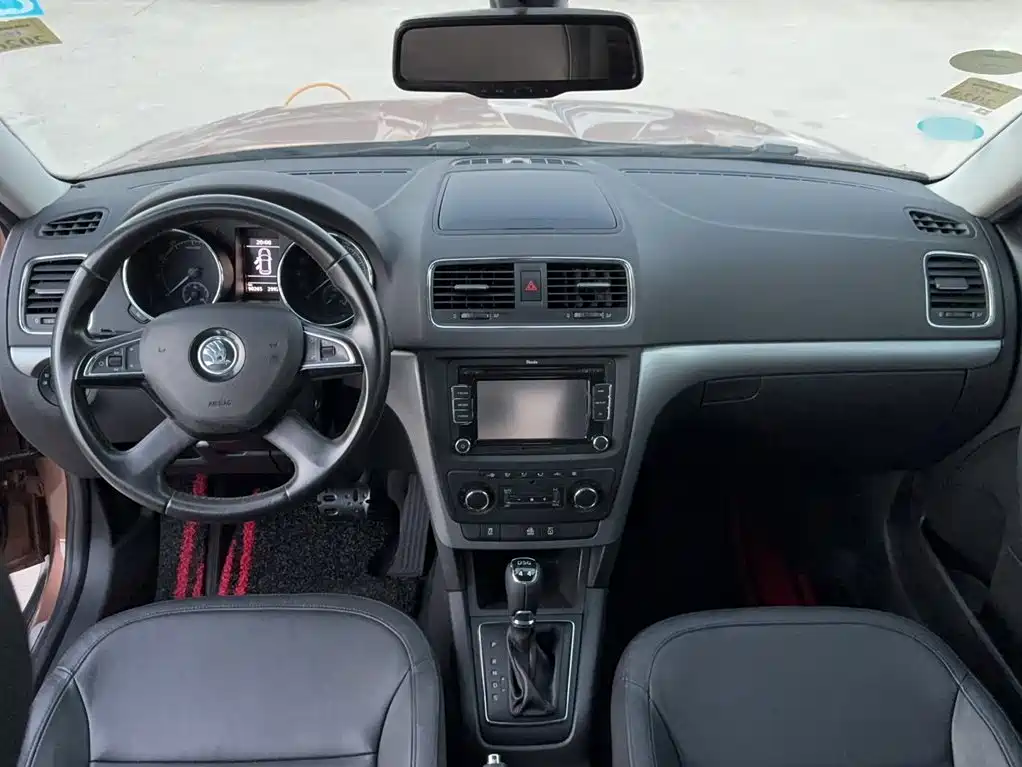 Skoda Yeti 2015 — фото 14
