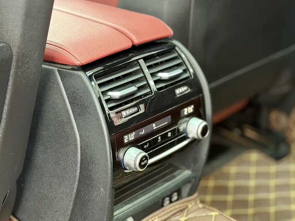 BMW 5 Series 2020 — фото 16