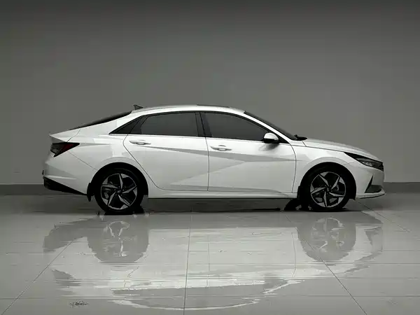 Hyundai Elantra 2023