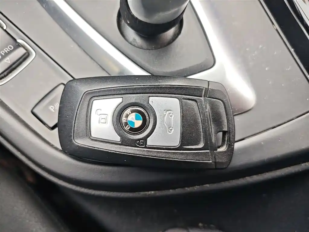 BMW 3 Series 2017 — фото 9