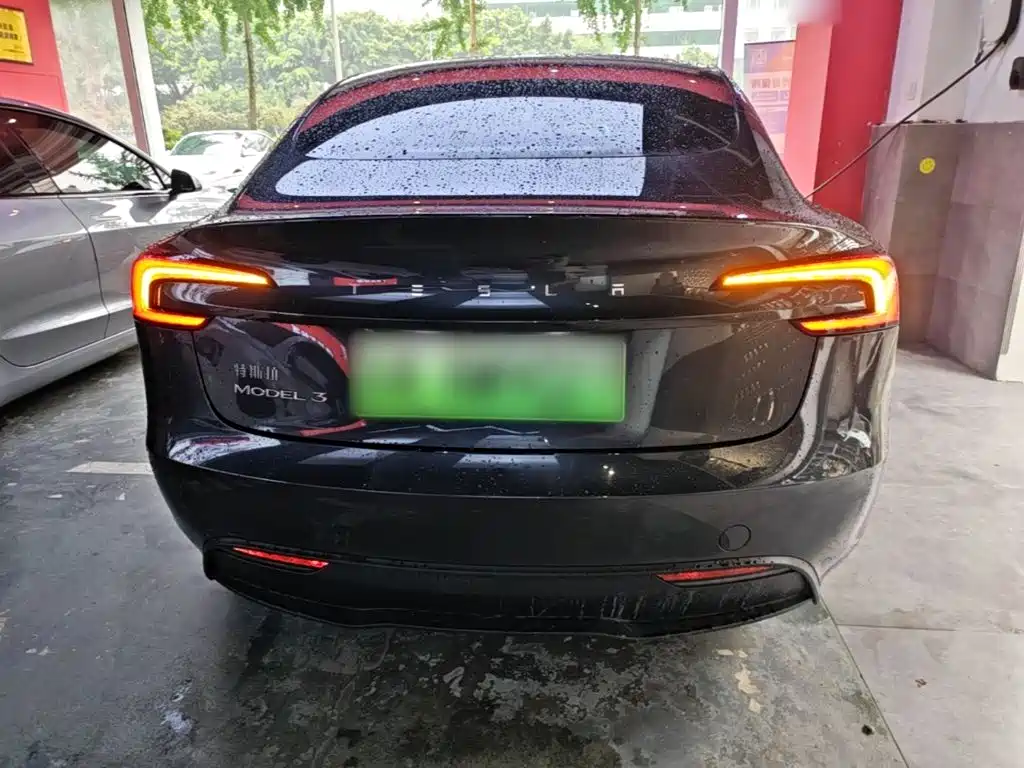 Tesla Model 3 2024