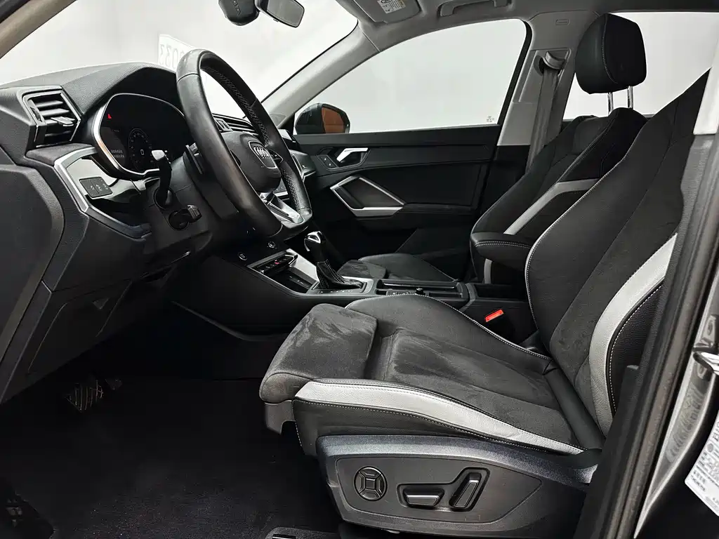 Audi Q3 2023 — фото 12