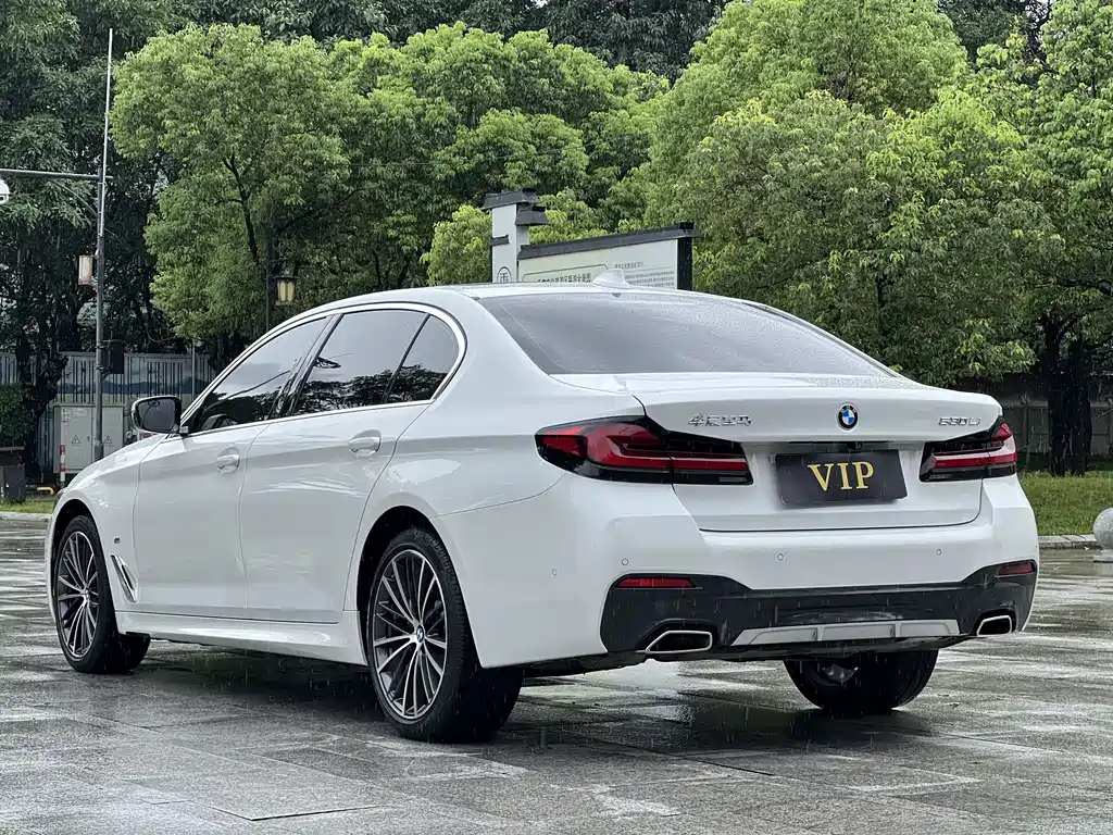 BMW 5 Series 2022 — фото 17