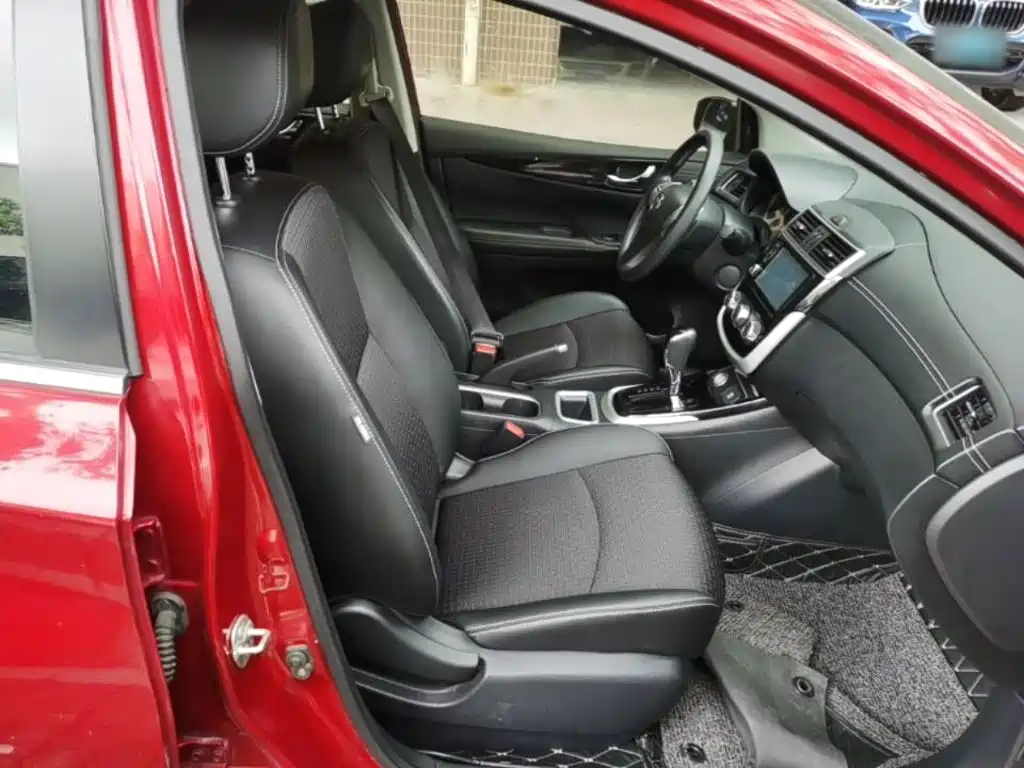 Nissan Tiida 2018 — фото 25