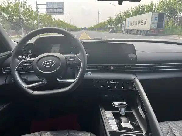 Hyundai Elantra 2022