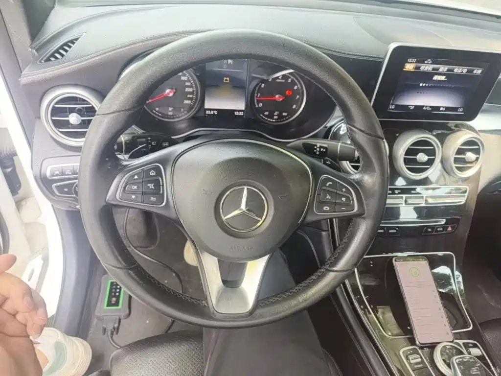 Mercedes-Benz GLC 2018 — фото 11