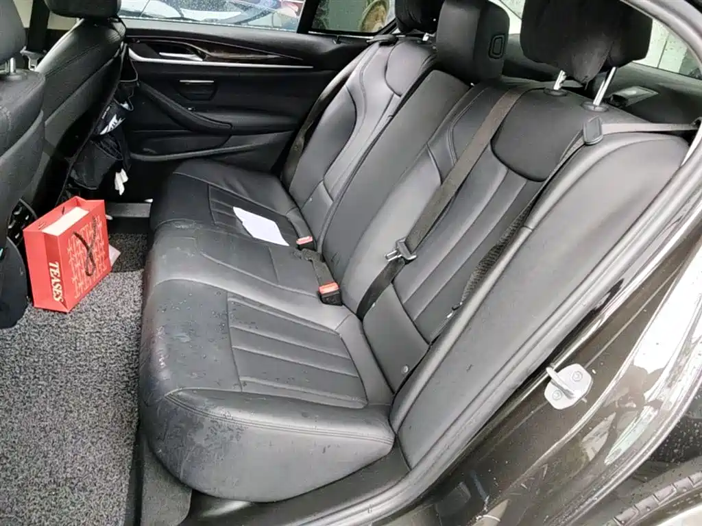 BMW 5 Series 2018 — фото 24