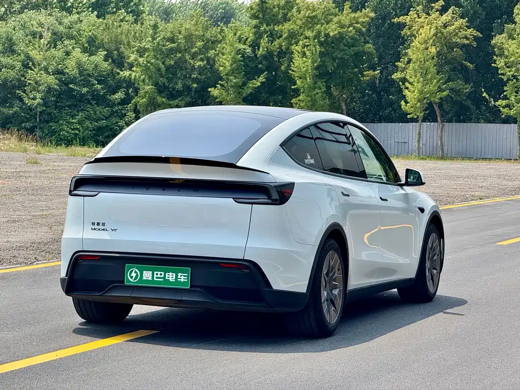Tesla Model Y L 2025