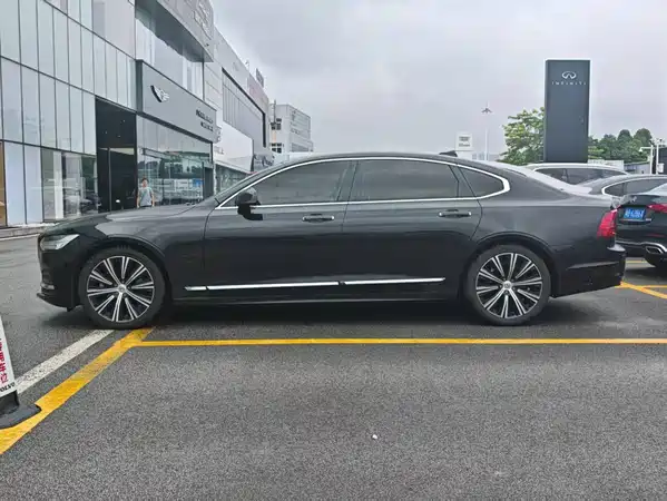 Volvo S90 2023