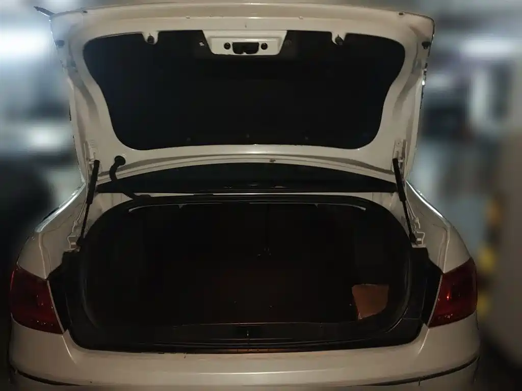 Peugeot 408 2014 — фото 10
