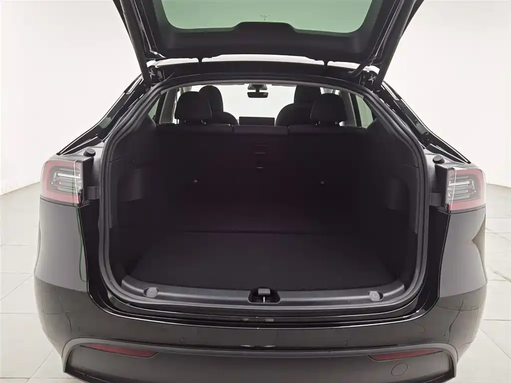 Tesla Model Y 2023 — фото 16
