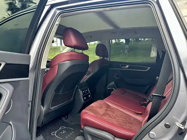 Hongqi HS7 2022