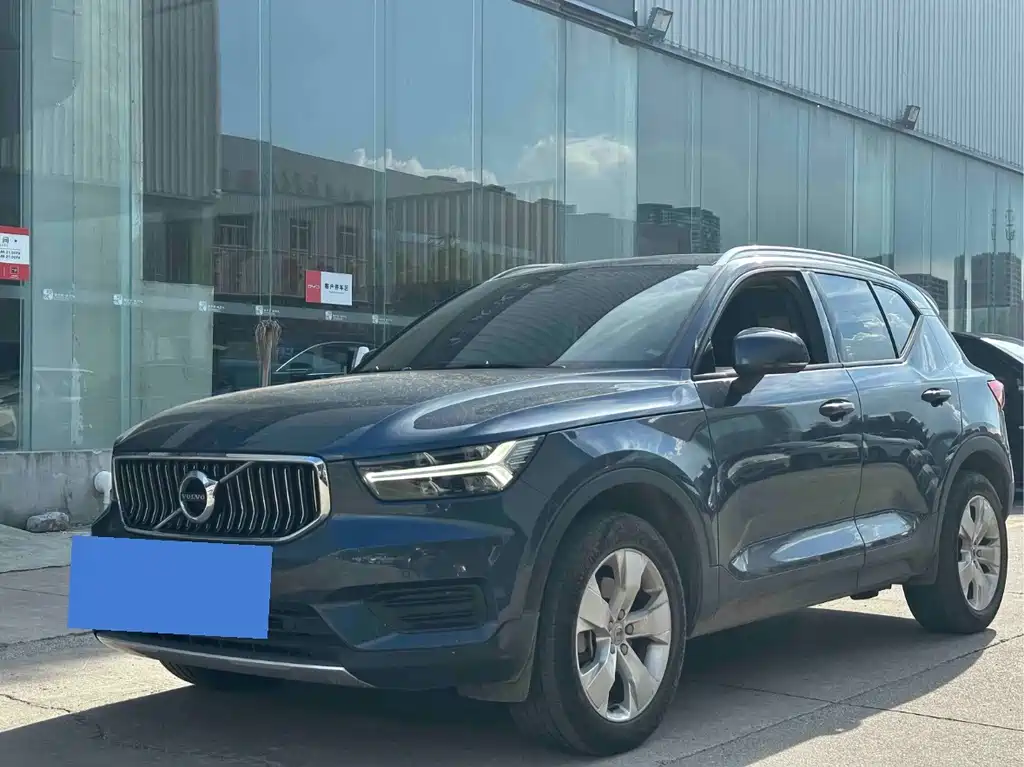 Volvo XC40 2021 — фото 1