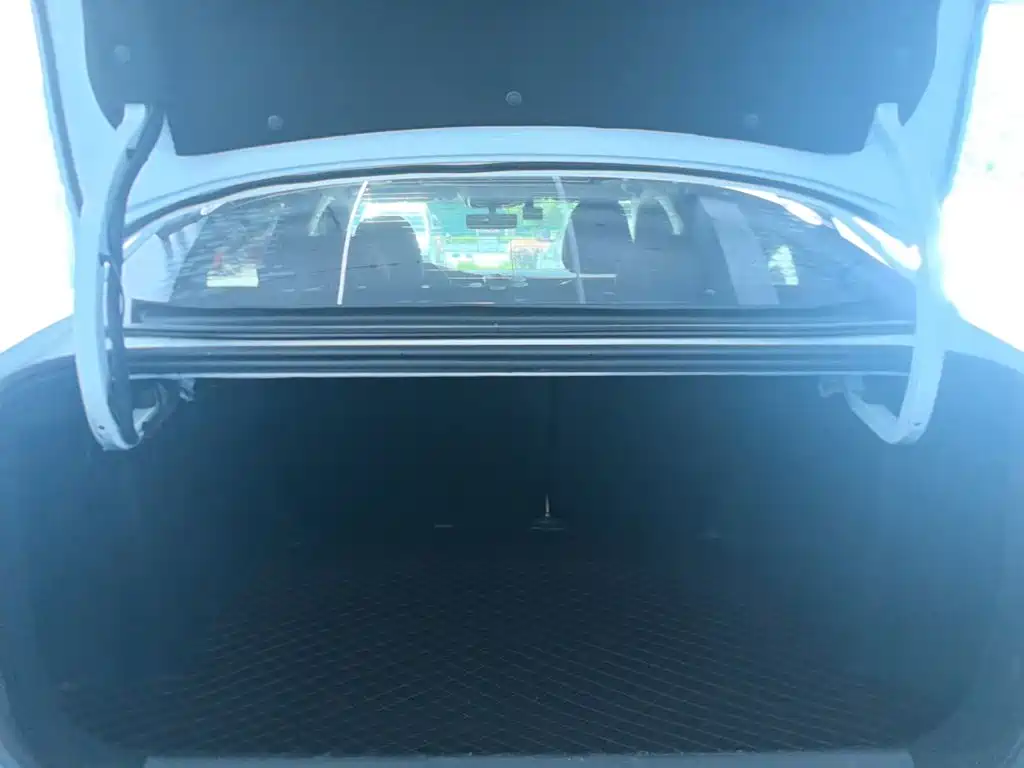 Peugeot 408 2021 — фото 19