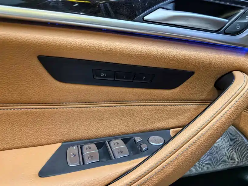BMW 5 Series 2020 — фото 18