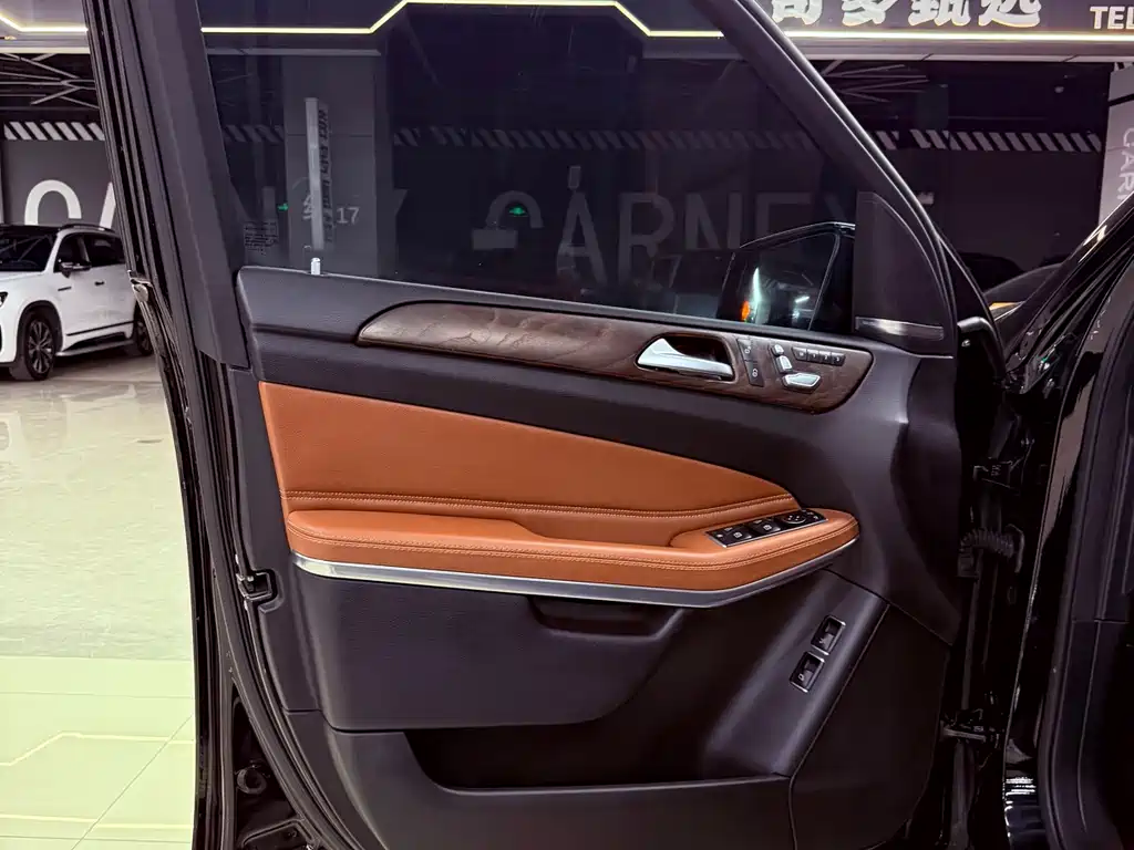 Mercedes-Benz GLS 2016 — фото 17