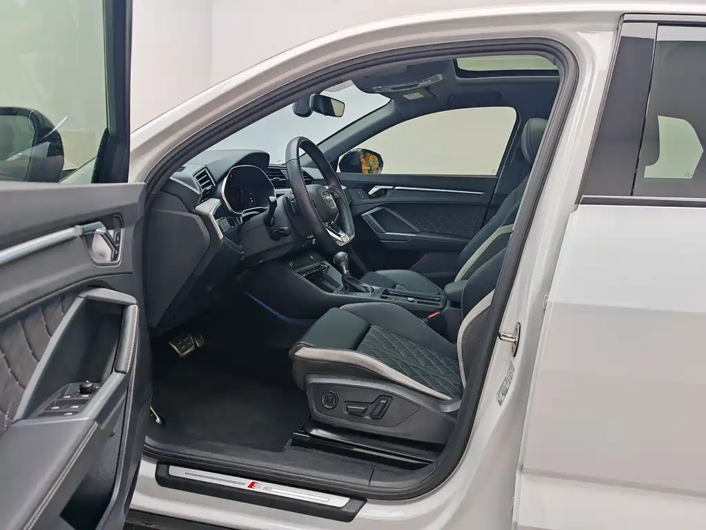 Audi Q3 Sportback 2024 — фото 14