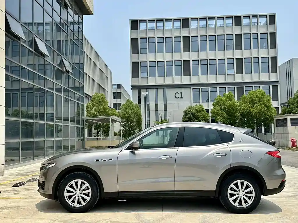 Maserati Levante 2016 — фото 8