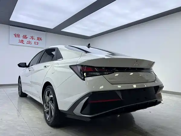 Hyundai Elantra 2025